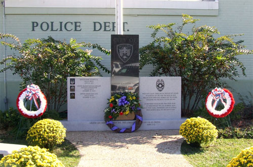 MOUNUMENT TO FALLEN OFFICERS